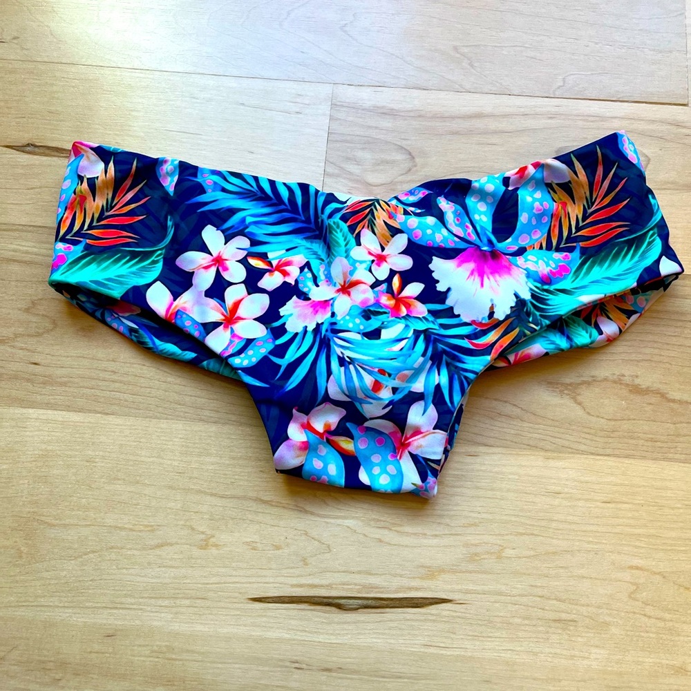 Fused Hawaii tropical print